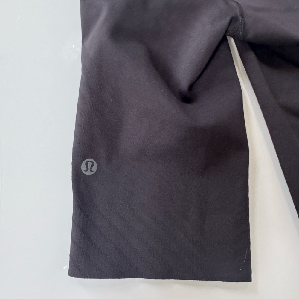 Lululemon SenseKnit Running High-Rise Short 10" - Size 2 - Picture 4 of 6
